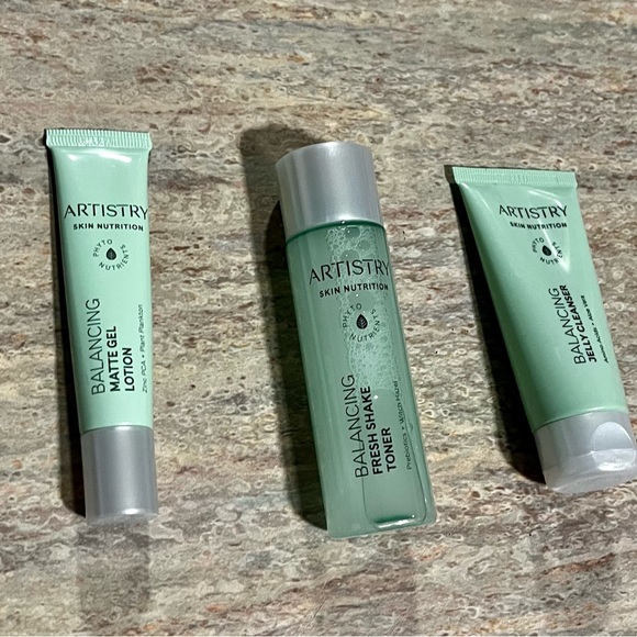 New Artistry balancing solution mini set - Picture 3 of 5